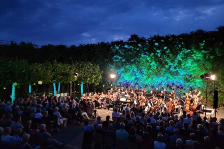 Engagement für die Region: Sponsoring des Klassik Open-Air in Königsbrunn bei Augsburg